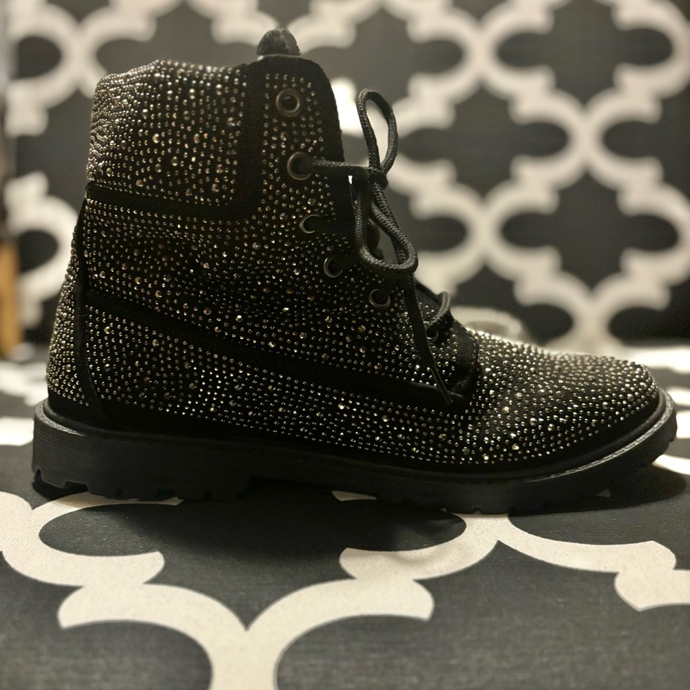 Diamond cut boots